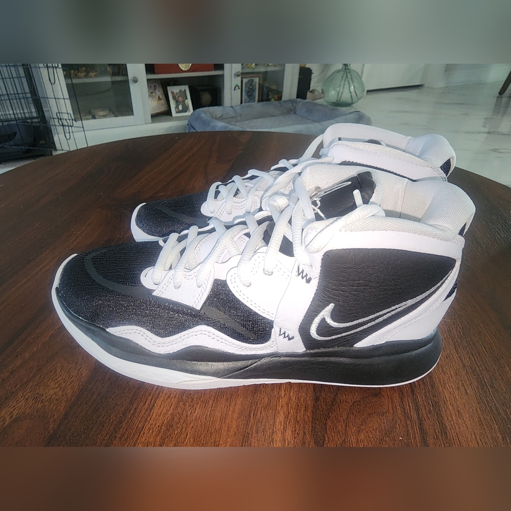 Kyrie Irving Nike Black and White Sneakers Classic Design